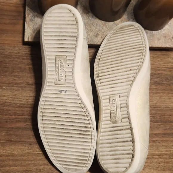 Cliffs By White Mountain Cut-Out Flats, Size 10M - Picture 9 of 9